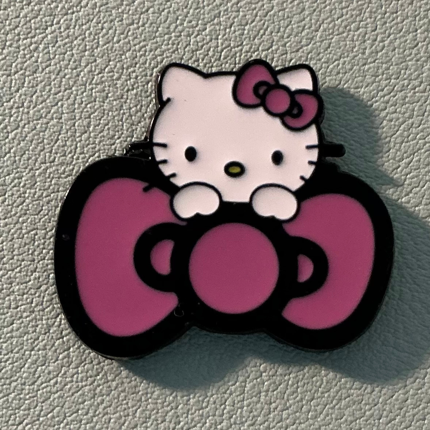 Hello Kitty Bow Needle Minder